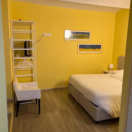 Casa Francia Emilia Levante Pensión 3*