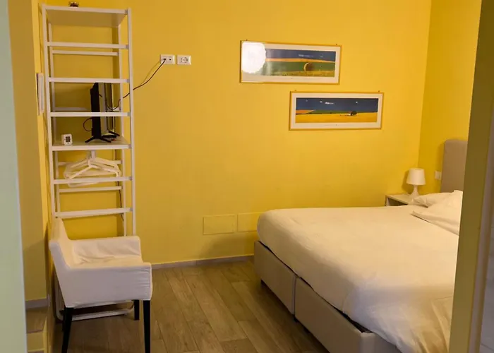 Casa Francia Emilia Levante 게스트하우스 3*